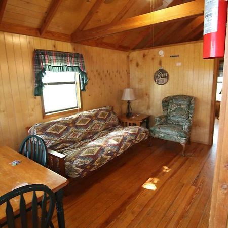 Lakefront Cedar Cabin - 8 Мід Екстер'єр фото