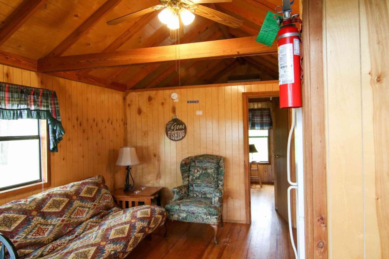 Lakefront Cedar Cabin - 8 Мід Екстер'єр фото